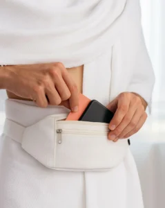 White ihram belt for men, ideal for Hajj and Umrah pilgrimage, secure and comfortable waist band