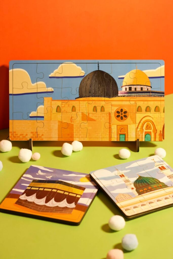 Jigsaw puzzle featuring the three holy mosques of Islam - Makkah, Madinah and Al-Aqsa